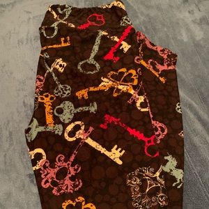 Tall and Curvy LuLaRoe Key leggings